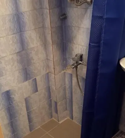 아파트 A Modest Place *