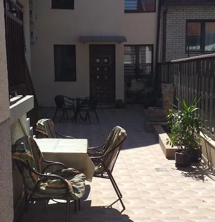 아파트 A Modest Place